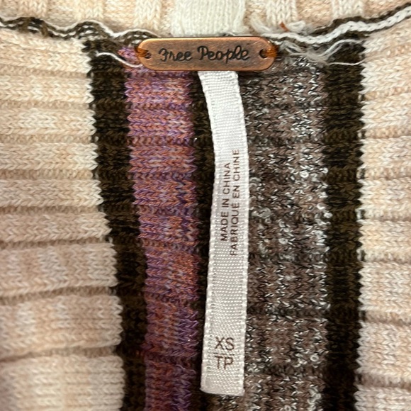 Ribbed Knit Sleeveless Top - XS - Picture 7 of 11